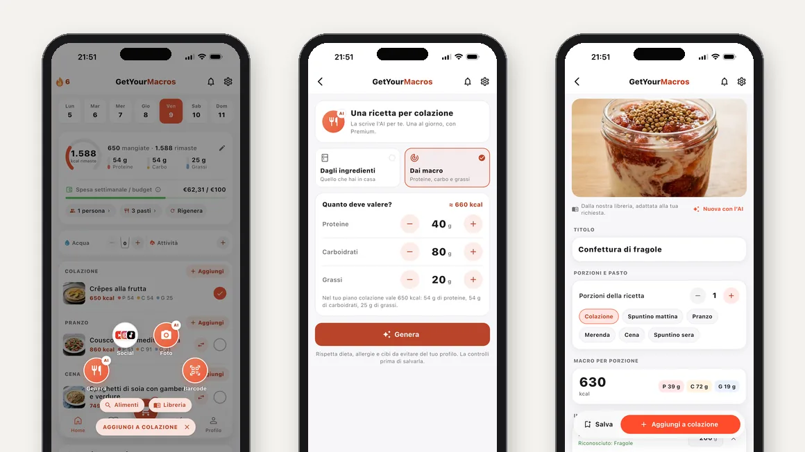 Tre schermate di GetYourMacros: la Home con la ruota Aggiungi aperta, la scheda Dai macro con 40 g di proteine, 80 g di carboidrati e 20 g di grassi, e la ricetta proposta Confettura di fragole da 630 kcal.